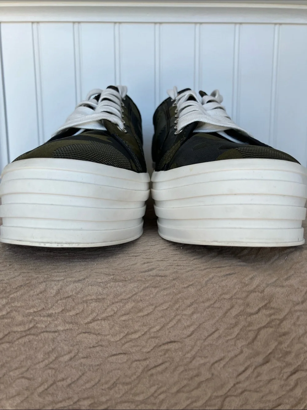 Gianni Bini Camo Platform Sneakers Womens 10M Lace Up Chunky Flatform Shoes